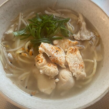 久しぶりにジョンリーのレシピで作ったわ( ´∀｀)       
乾麺ではなく、ちょっと面倒くさいが生麺で。ダシダだけなのに超〜美味かったよヽ(´▽｀)/